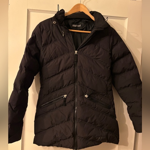 Marmot Jackets & Blazers - Women’s Marmot Black 700 Down Fill Jacket Ski Puffer size medium.